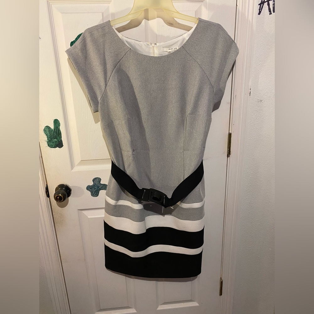 Dress with belt